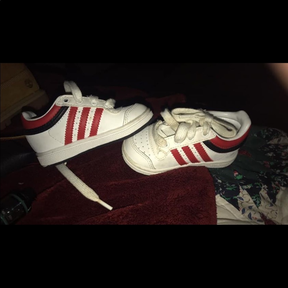 Kids adidas size 4
